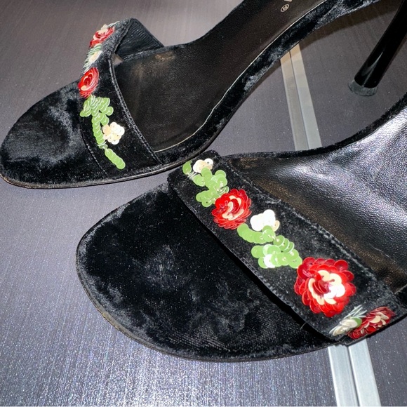 Dolce & Gabbana strappy black velvet slingback heels w/ sequin flowers, size 9 - Picture 7 of 14